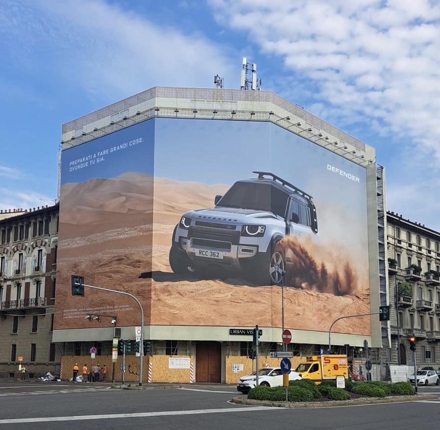 Milano Piazza del Tricolore – 1000mq Defender Land Rover